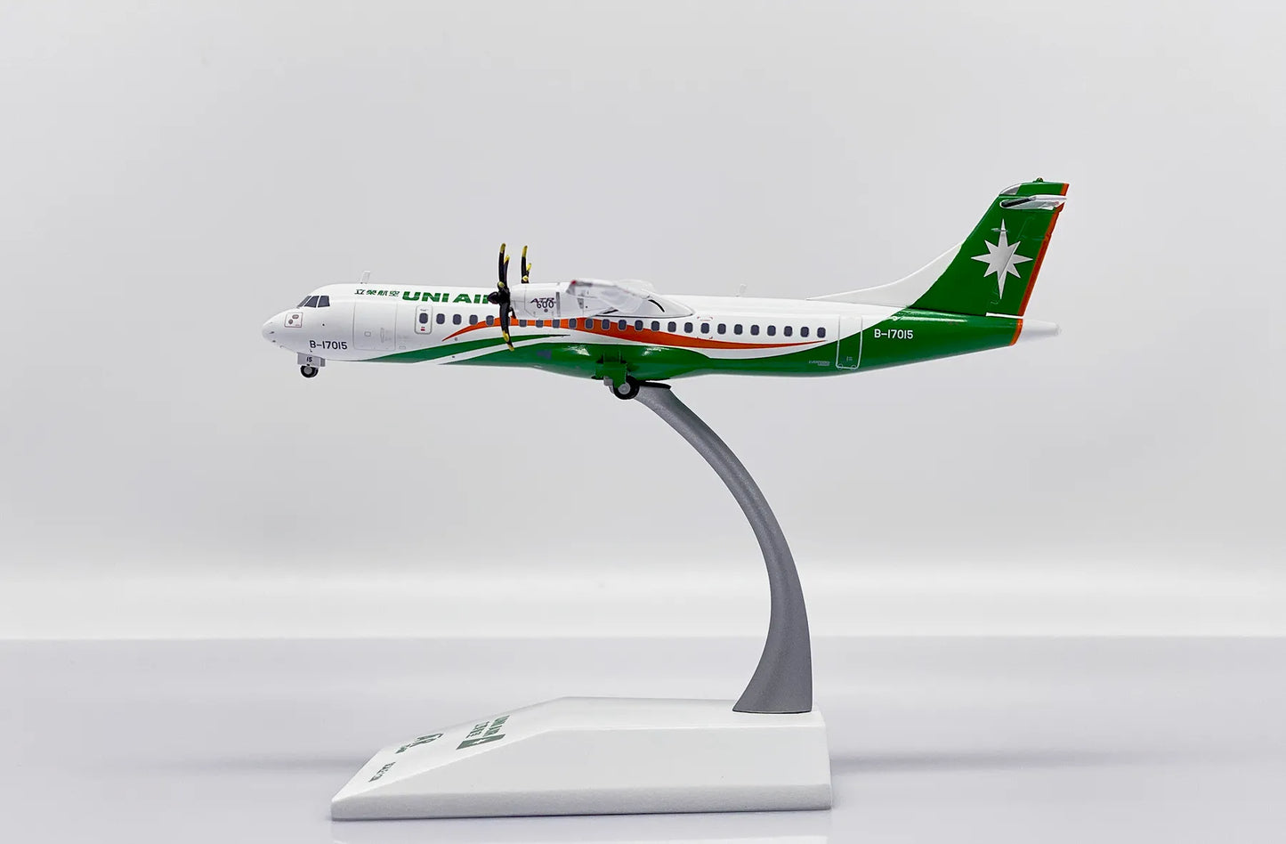JC WINGS ATR72-600 UNI AIR REG: B-17015