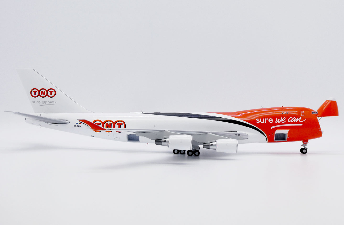 JC WINGS B747-400F TNT "WHITE NOSE" (INTERACTIVE SERIES) REG: OO-THA