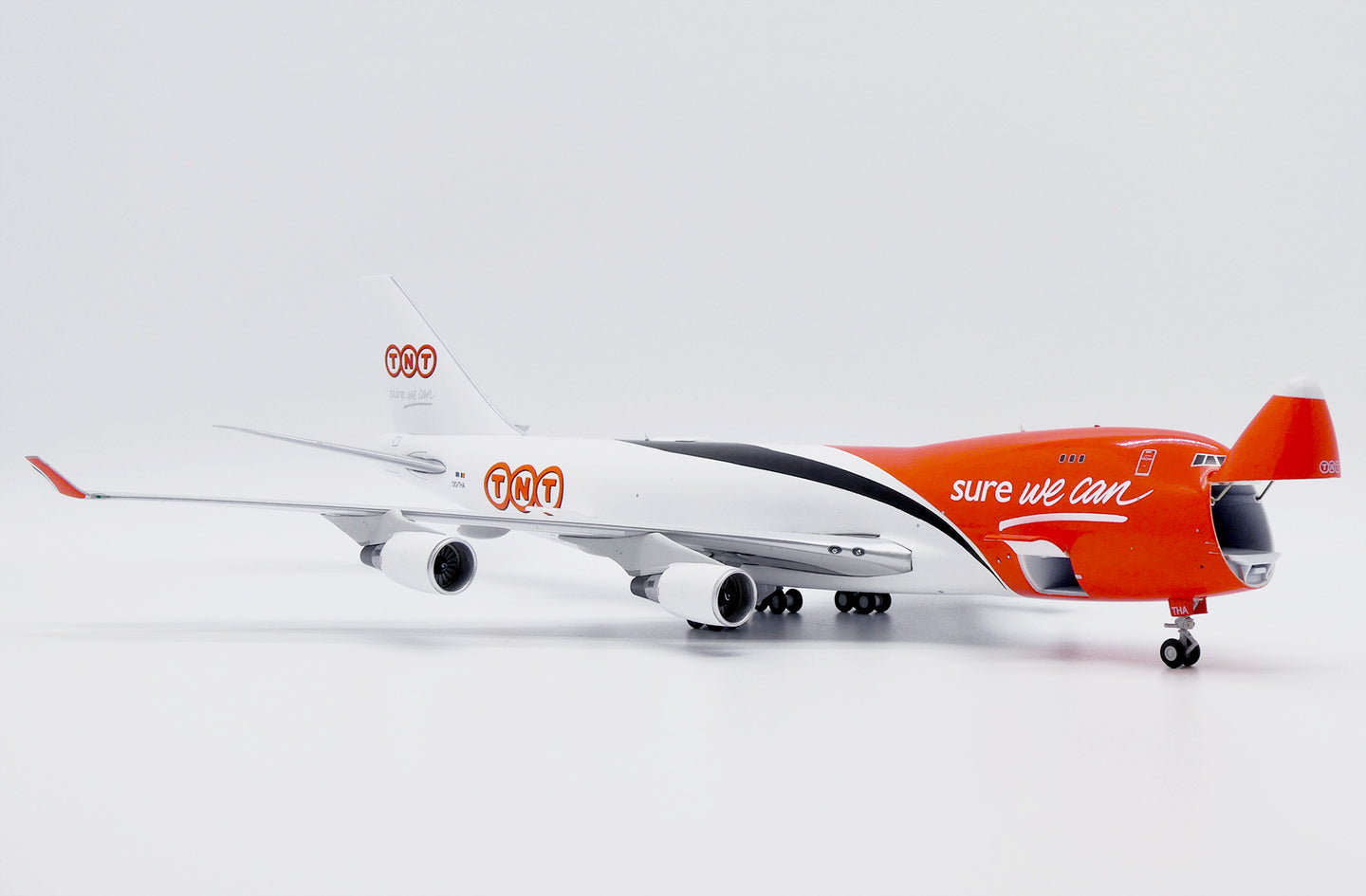 JC WINGS B747-400F TNT "WHITE NOSE" (INTERACTIVE SERIES) REG: OO-THA