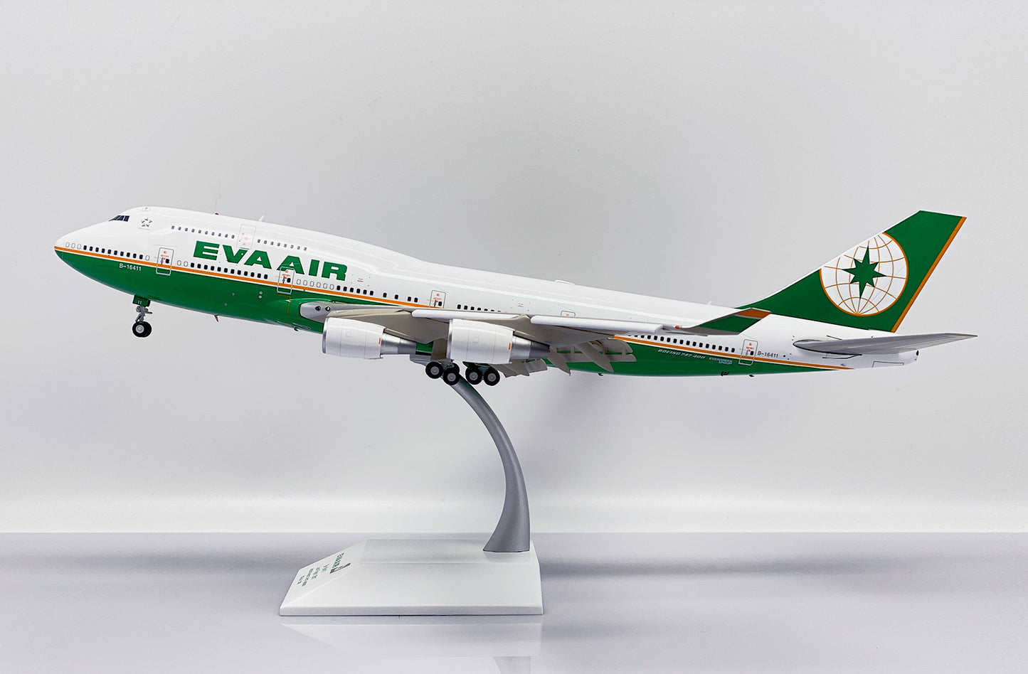 JC WINGS B747-400 EVA AIR REG: B-16411 FLAPS DOWN  LIMITED EDITION AVIATIONTAG