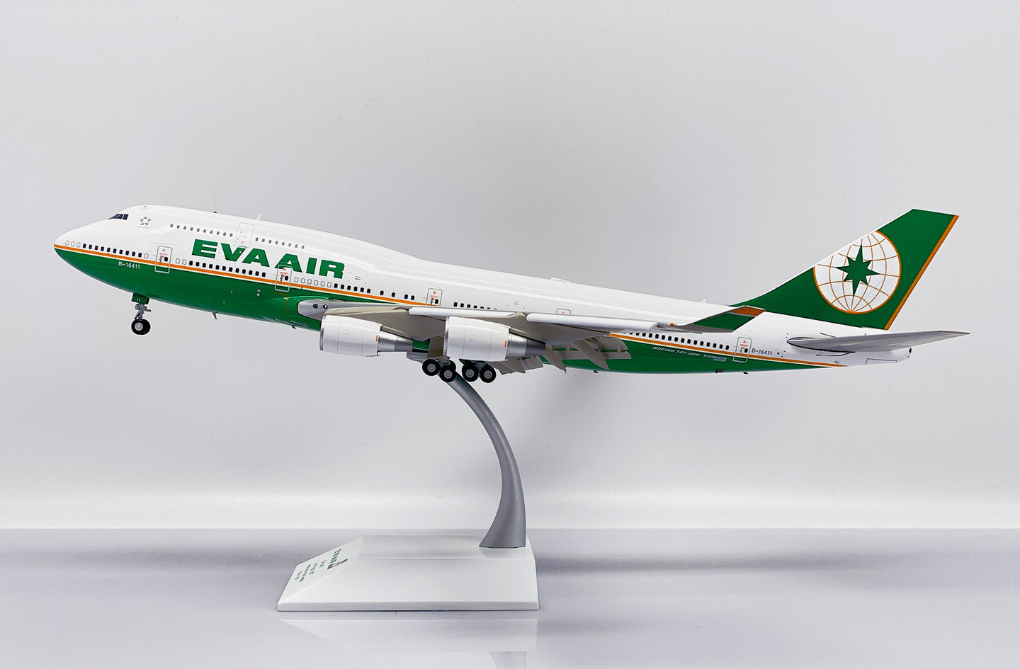 JC WINGS B747-400 EVA AIR REG: B-16411 FLAPS DOWN  LIMITED EDITION AVIATIONTAG