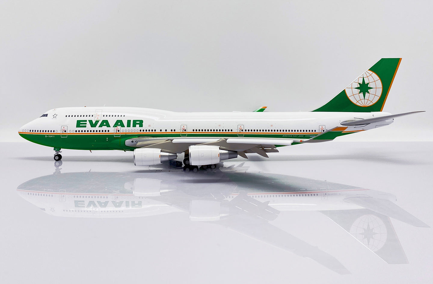 JC WINGS B747-400 EVA AIR REG: B-16411 FLAPS DOWN  LIMITED EDITION AVIATIONTAG