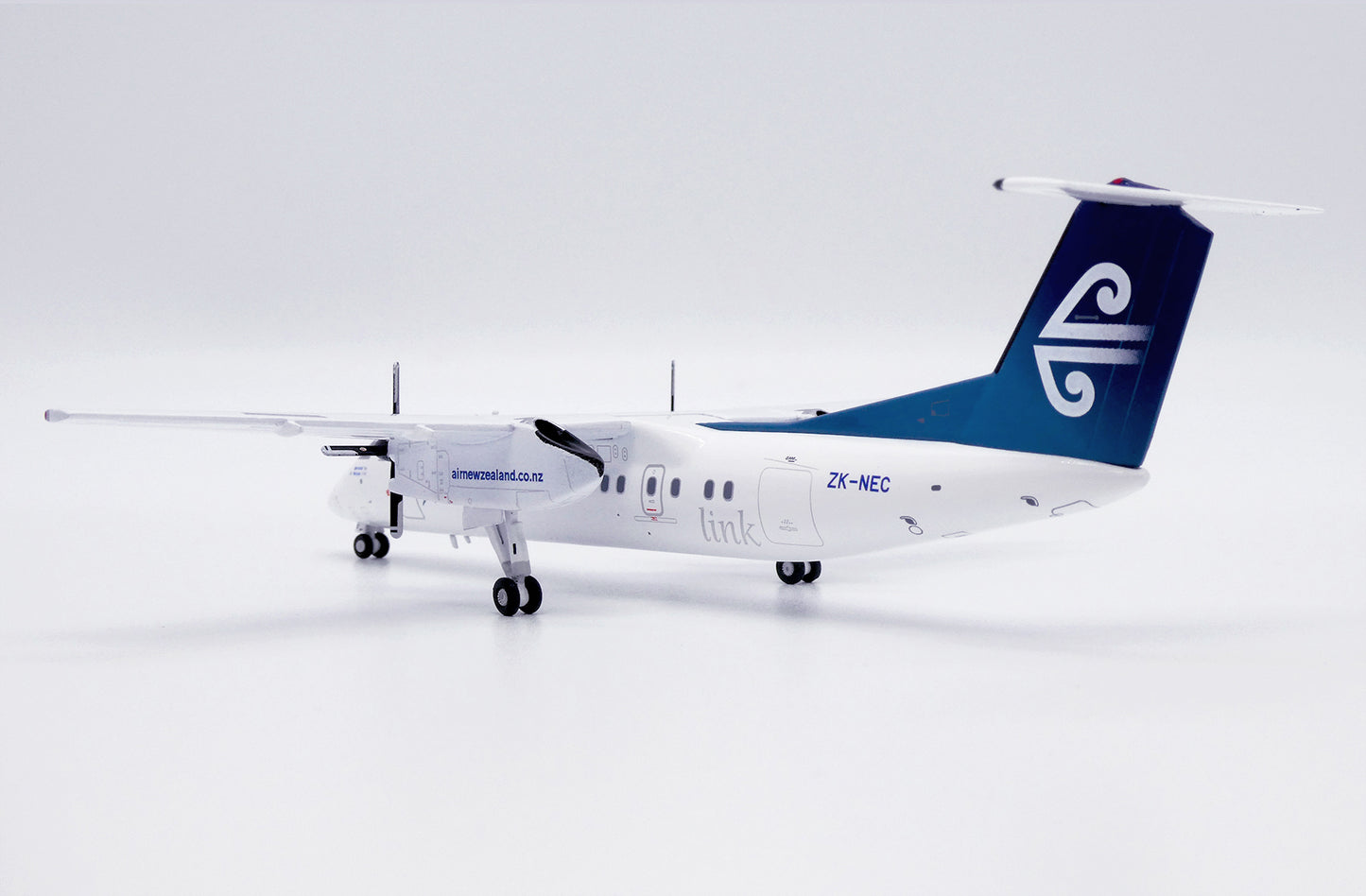 JC WINGS CANADA DHC-8-300 AIR NEW ZEALAND REG: ZK-NEC