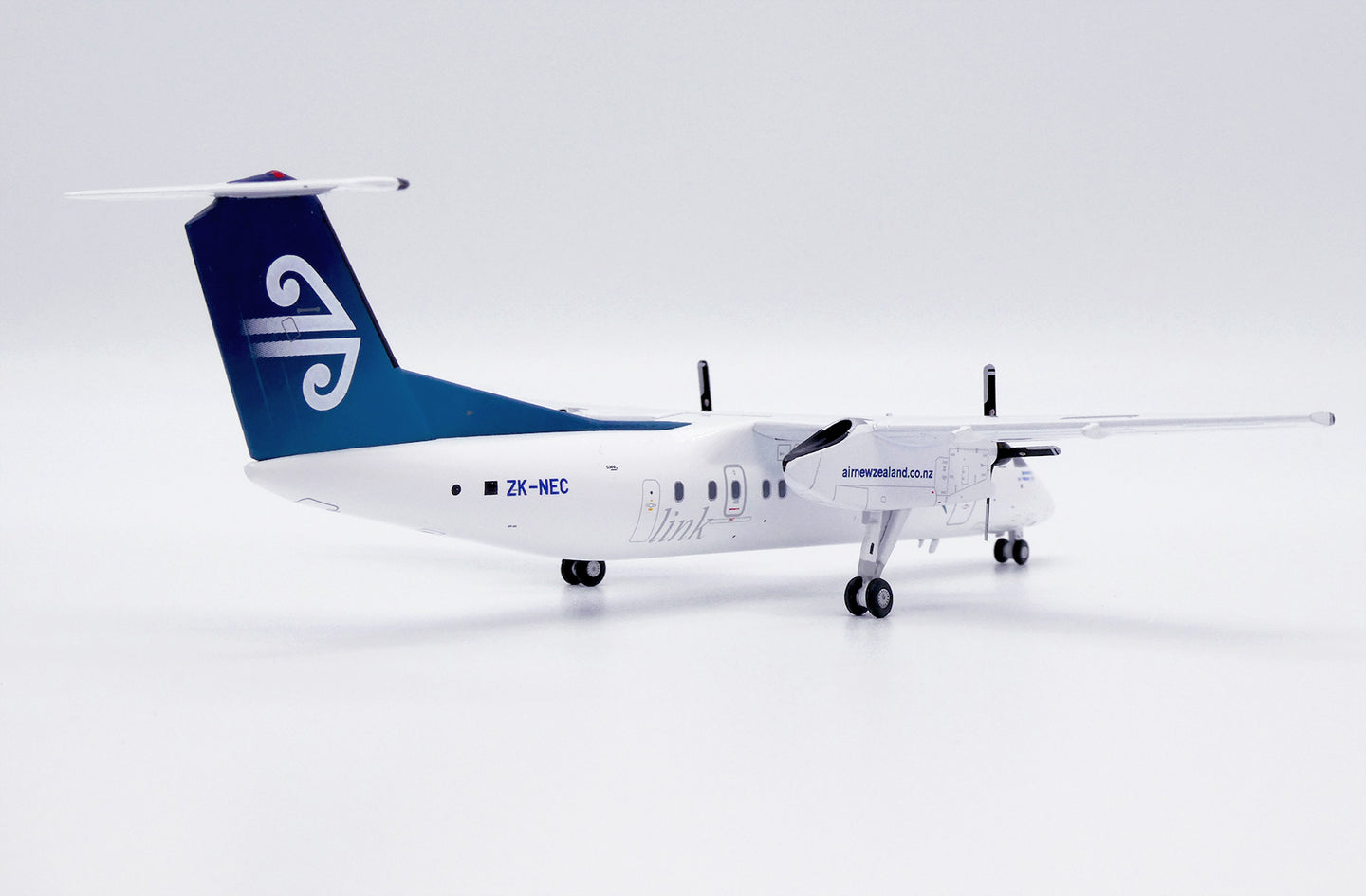 JC WINGS CANADA DHC-8-300 AIR NEW ZEALAND REG: ZK-NEC