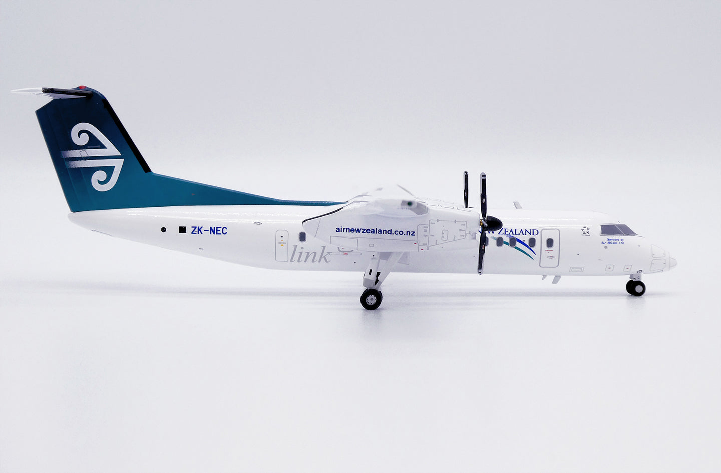 JC WINGS CANADA DHC-8-300 AIR NEW ZEALAND REG: ZK-NEC
