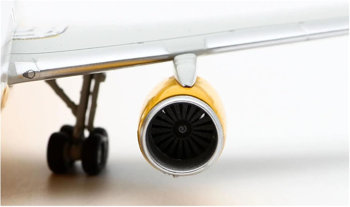 JC WINGS BOEING 757-300 CONDOR REG: D-ABON