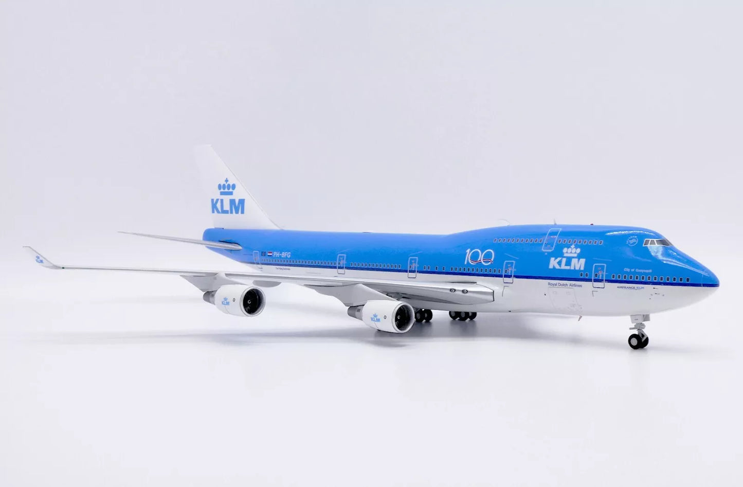 JC WINGS B747-400 KLM ROYAL DUTCH AIRLINES "100" (PLUS LIMITED EDITION AVIATION TAG) REG: PH-BFG