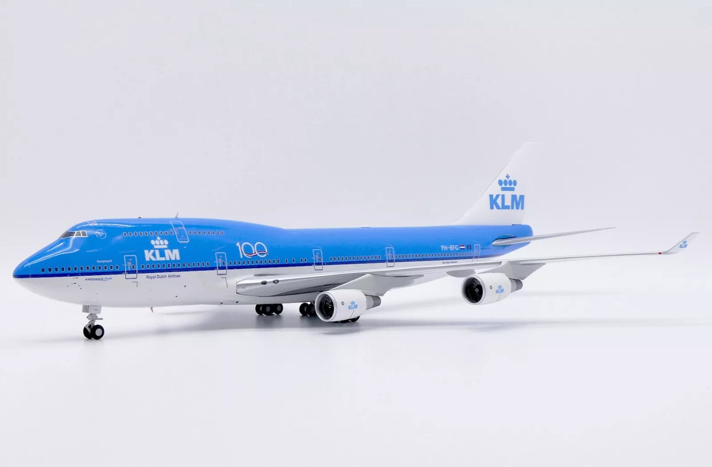 JC WINGS B747-400 KLM ROYAL DUTCH AIRLINES "100" (PLUS LIMITED EDITION AVIATION TAG) REG: PH-BFG