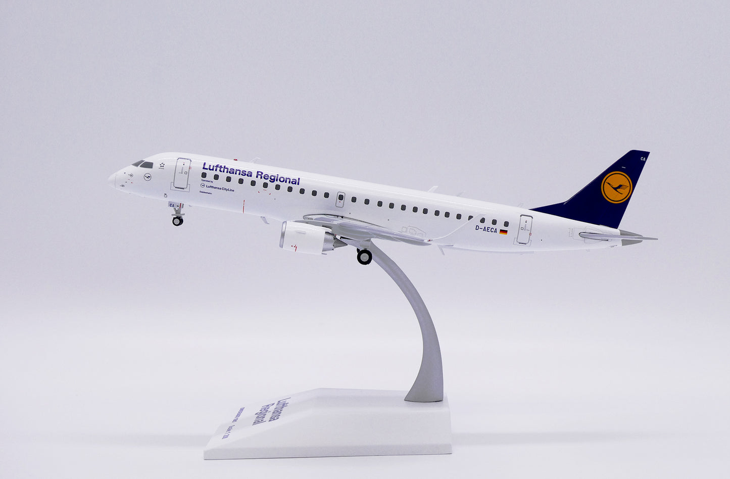 JC WINGS ERJ-190LR LUFTHANSA REGIONAL REG: D-AECA