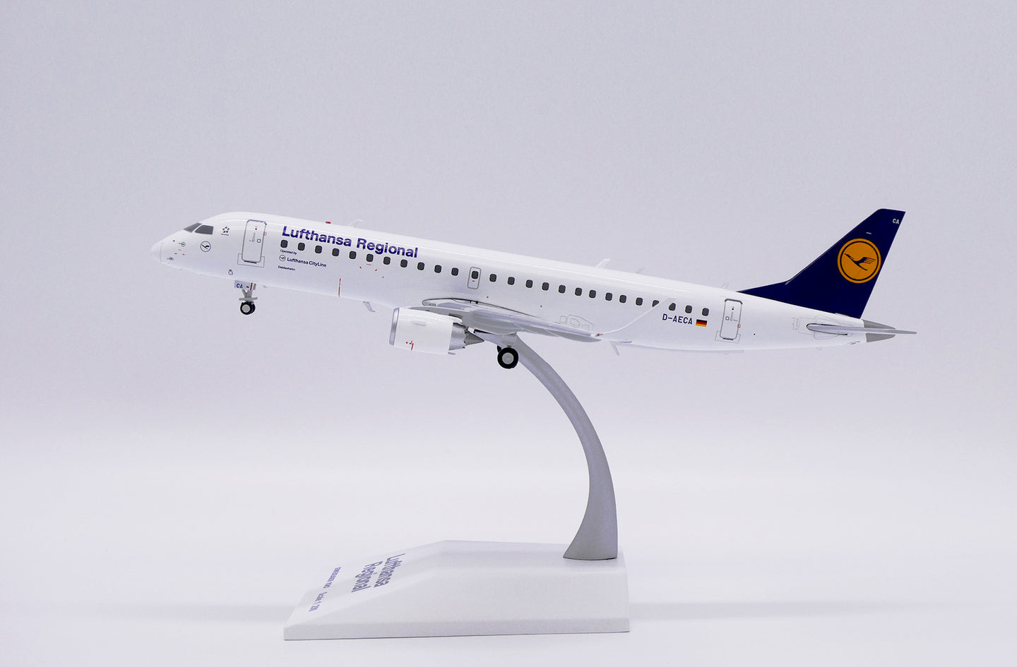 JC WINGS ERJ-190LR LUFTHANSA REGIONAL REG: D-AECA