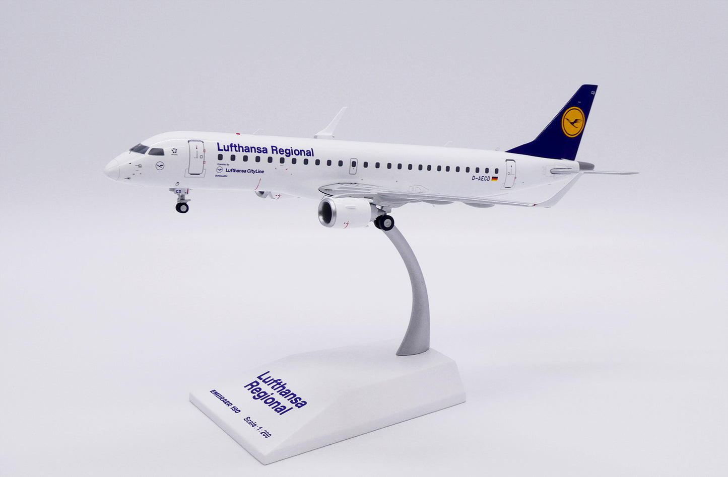 JC WINGS ERJ-190LR LUFTHANSA REGIONAL REG: D-AECD