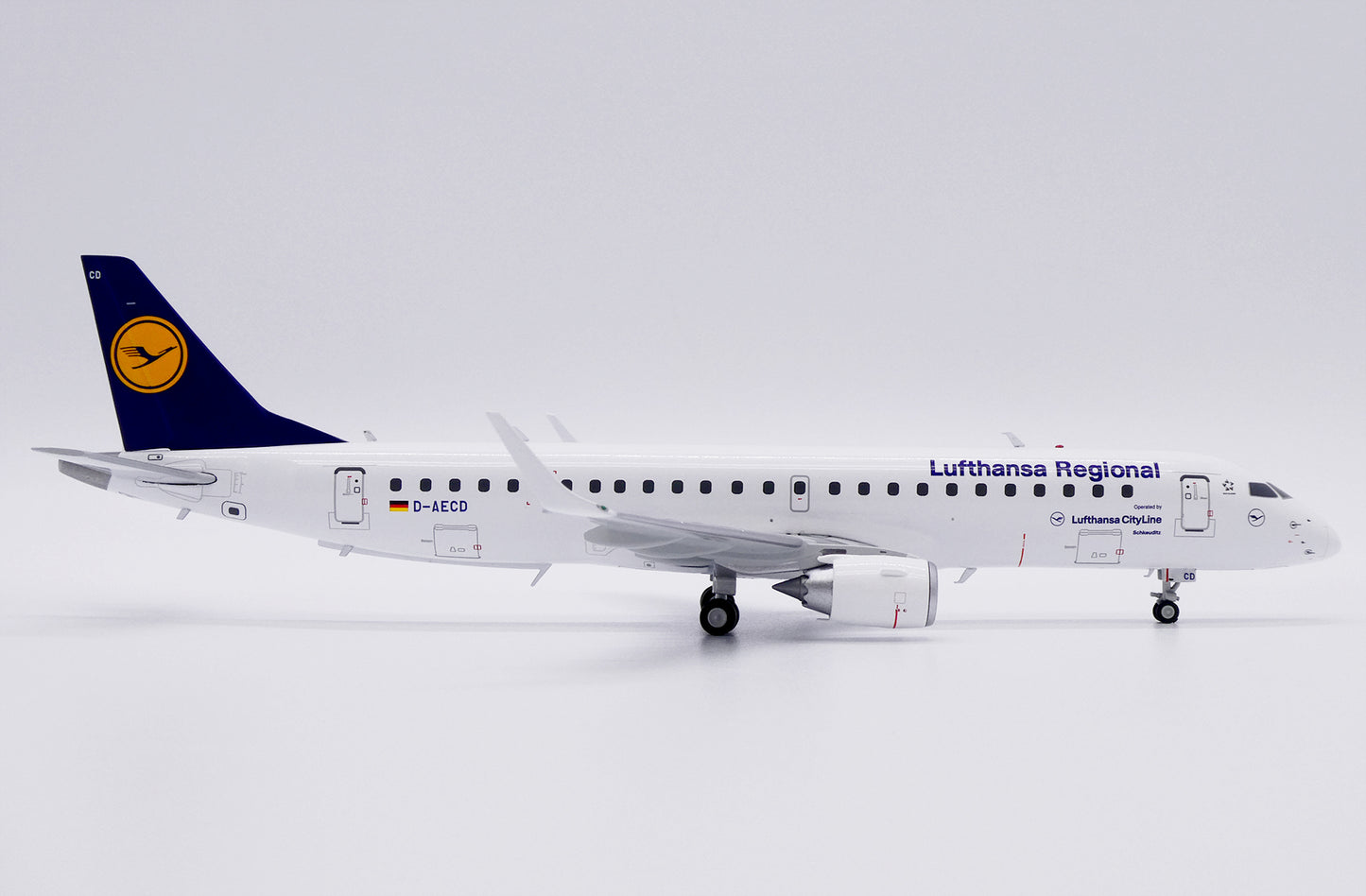 JC WINGS ERJ-190LR LUFTHANSA REGIONAL REG: D-AECD