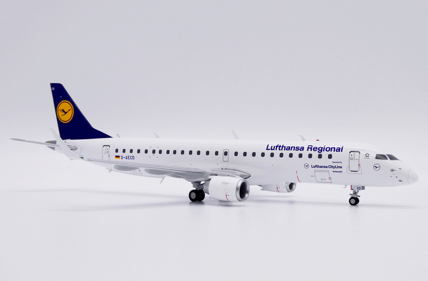 JC WINGS ERJ-190LR LUFTHANSA REGIONAL REG: D-AECD