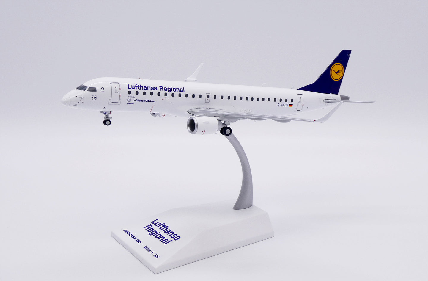 JC WINGS ERJ-190LR LUFTHANSA REGIONAL REG: D-AECD