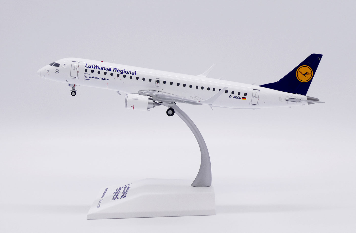 JC WINGS ERJ-190LR LUFTHANSA REGIONAL REG: D-AECD