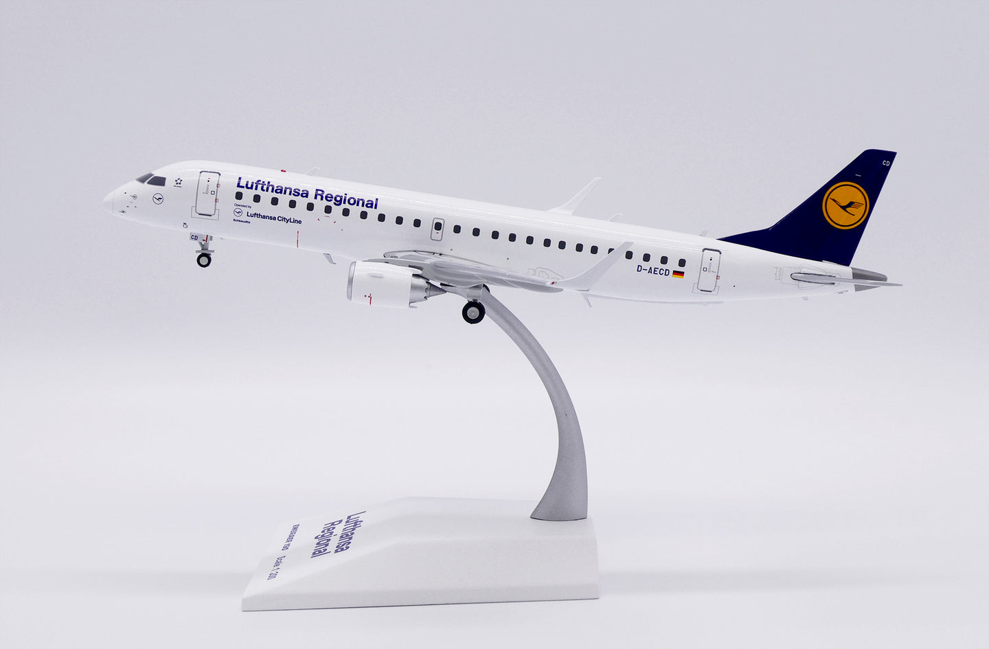 JC WINGS ERJ-190LR LUFTHANSA REGIONAL REG: D-AECD