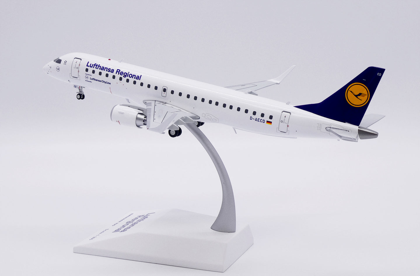 JC WINGS ERJ-190LR LUFTHANSA REGIONAL REG: D-AECD