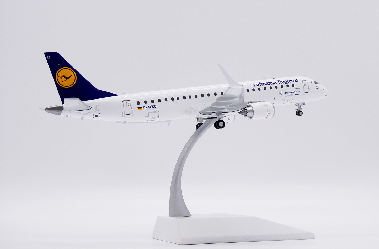 JC WINGS ERJ-190LR LUFTHANSA REGIONAL REG: D-AECD