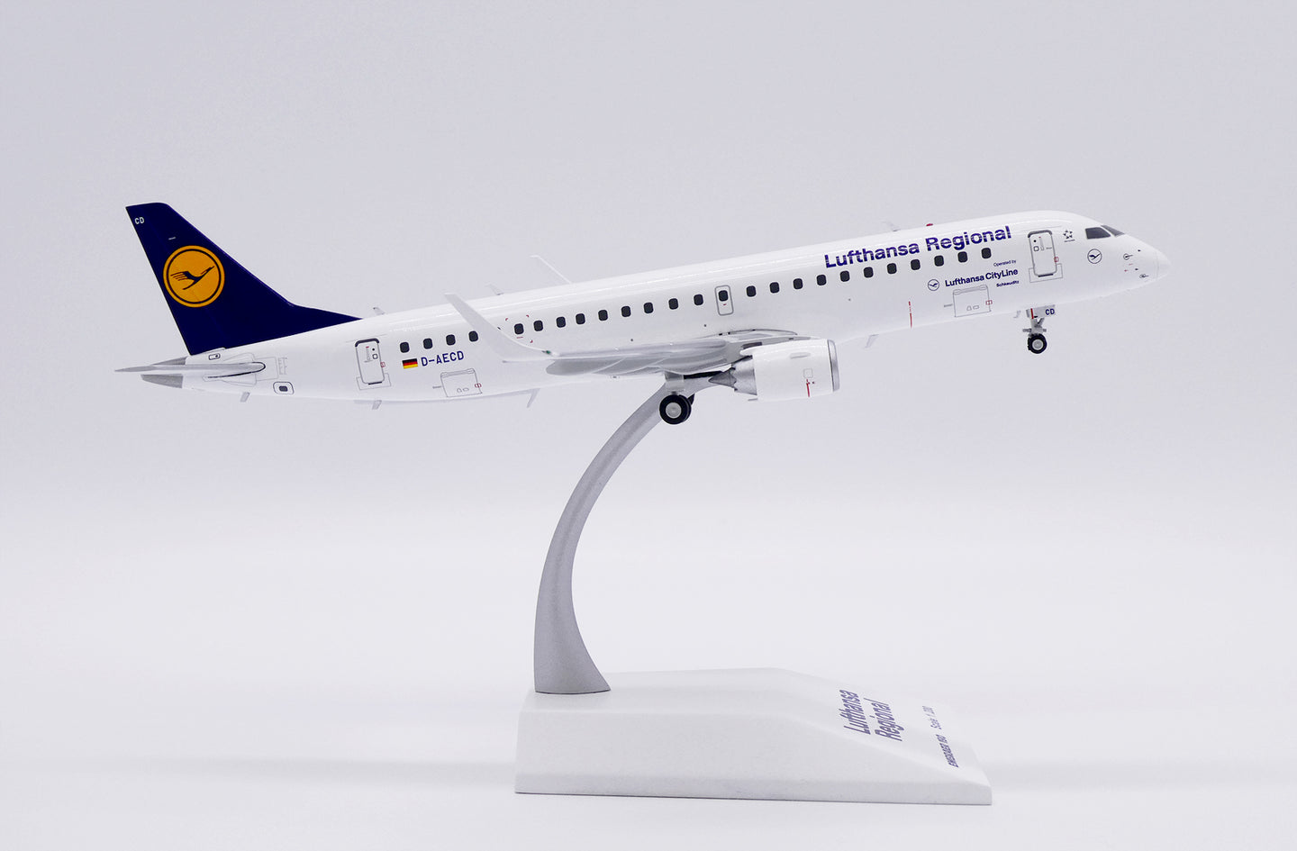 JC WINGS ERJ-190LR LUFTHANSA REGIONAL REG: D-AECD