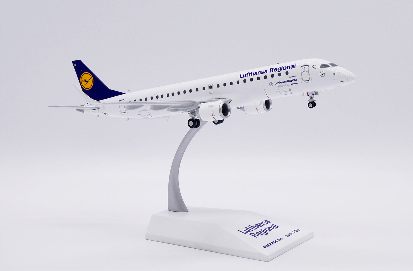 JC WINGS ERJ-190LR LUFTHANSA REGIONAL REG: D-AECD