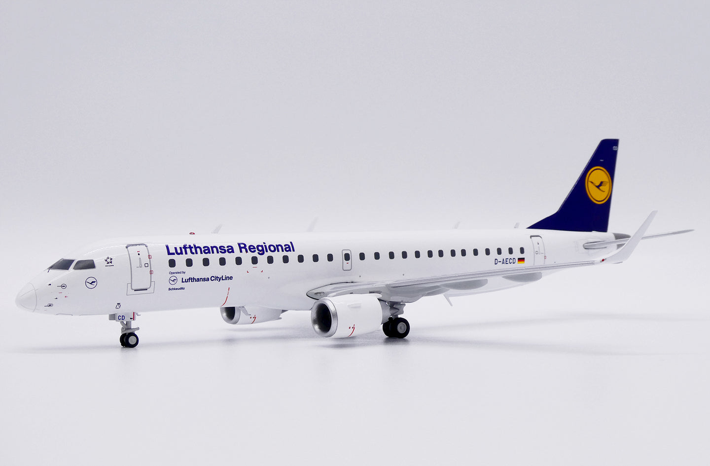 JC WINGS ERJ-190LR LUFTHANSA REGIONAL REG: D-AECD