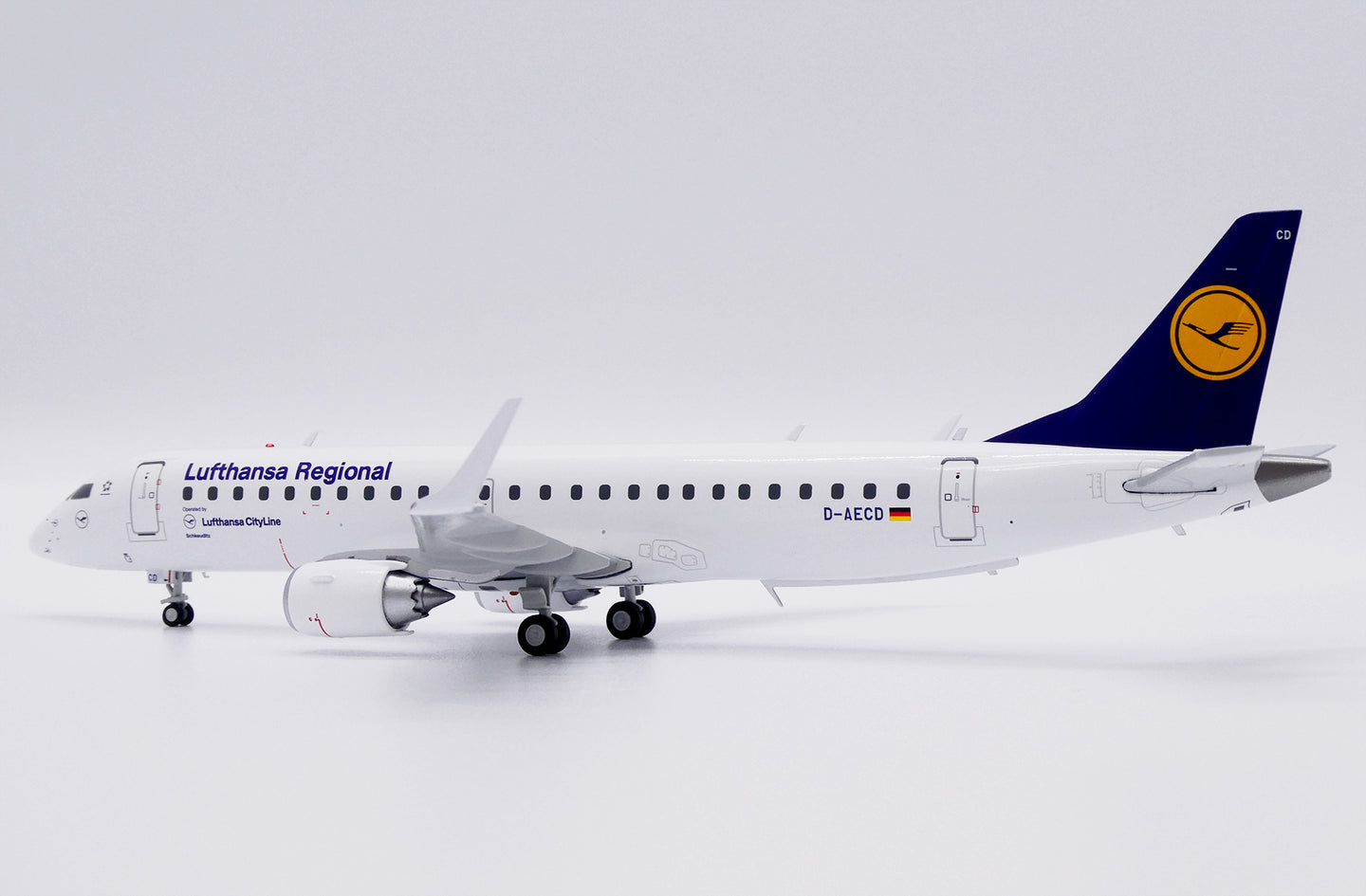 JC WINGS ERJ-190LR LUFTHANSA REGIONAL REG: D-AECD