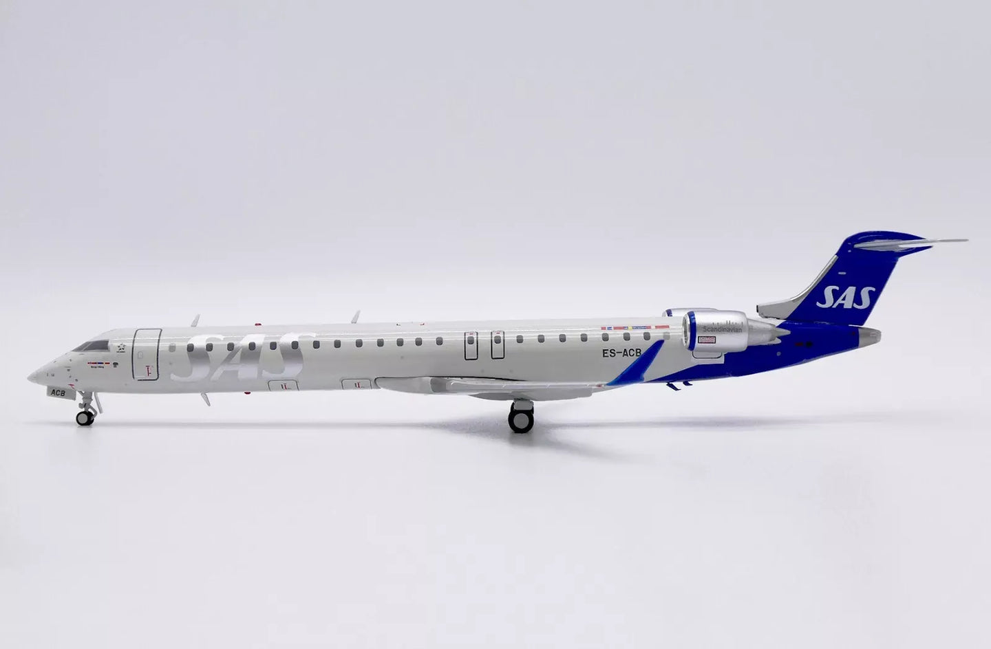 JC WINGS CRJ-900ER SAS SCANDINAVIAN AIRLINES REG: ES-ACB