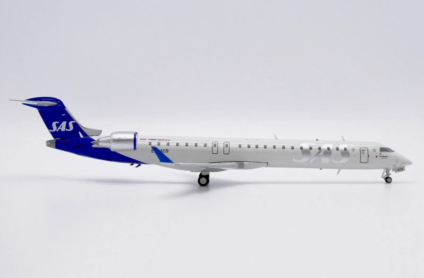 JC WINGS CRJ-900ER SAS SCANDINAVIAN AIRLINES REG: ES-ACB