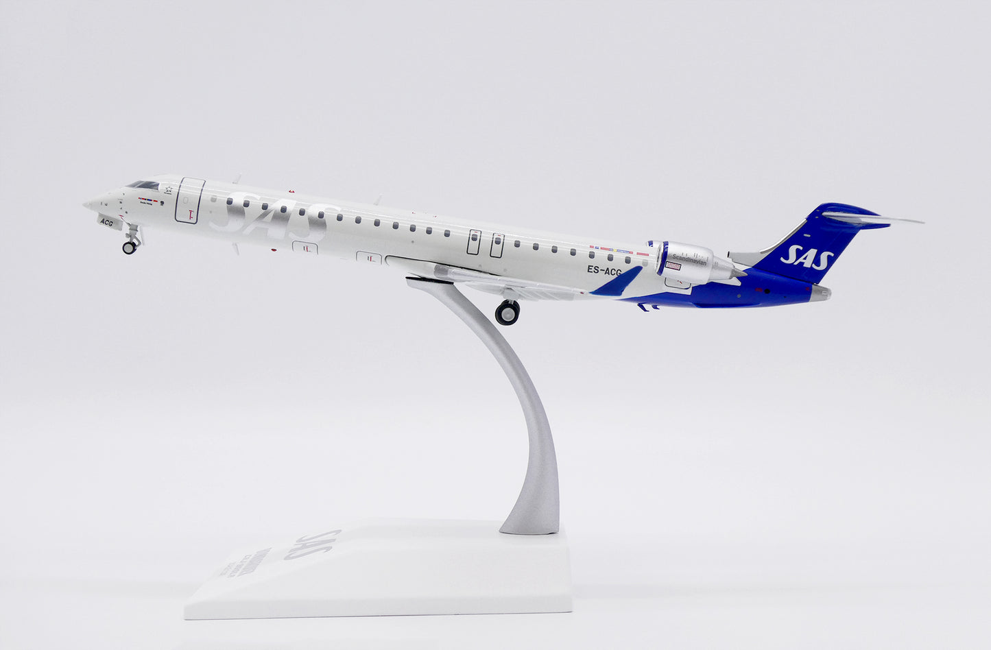 JC WINGS CRJ-900LR SCANDINAVIAN AIRLINES (SAS) REG: ES-ACG