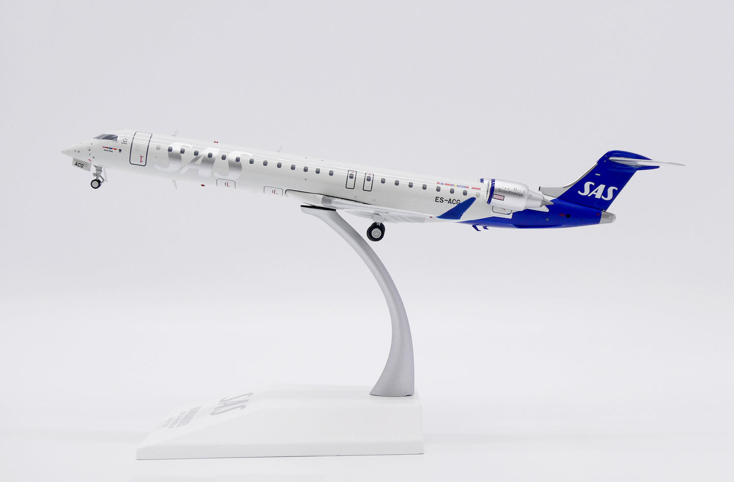 JC WINGS CRJ-900LR SCANDINAVIAN AIRLINES (SAS) REG: ES-ACG