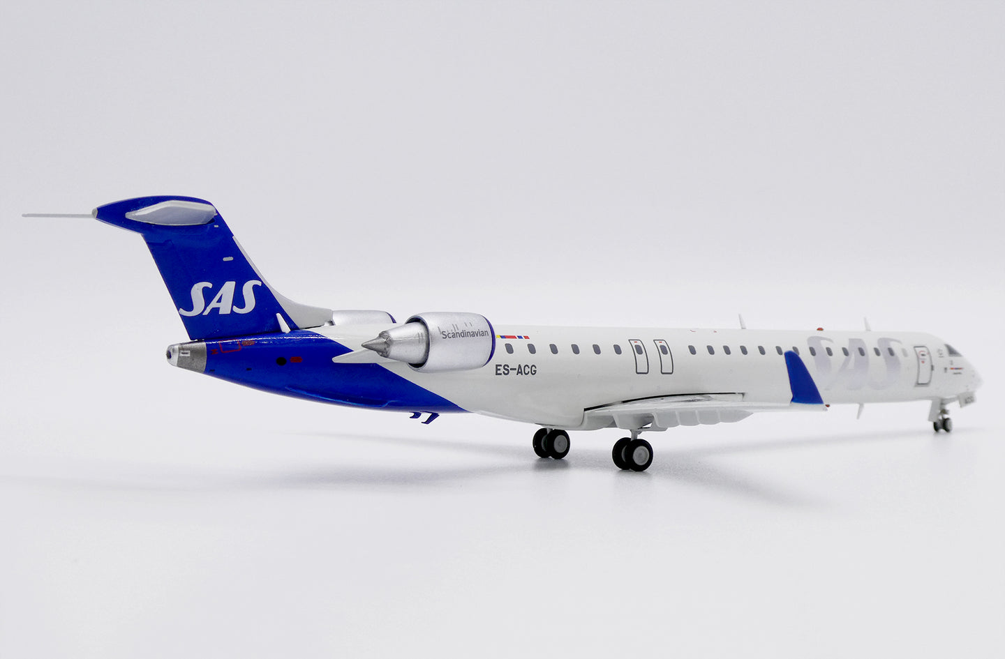 JC WINGS CRJ-900LR SCANDINAVIAN AIRLINES (SAS) REG: ES-ACG