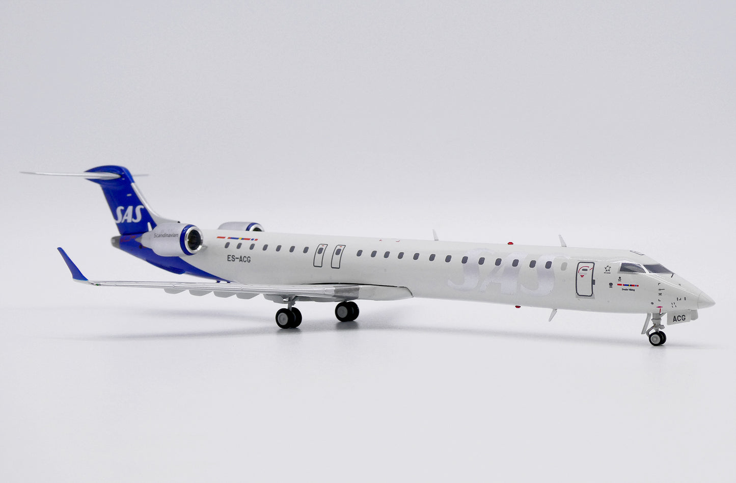 JC WINGS CRJ-900LR SCANDINAVIAN AIRLINES (SAS) REG: ES-ACG