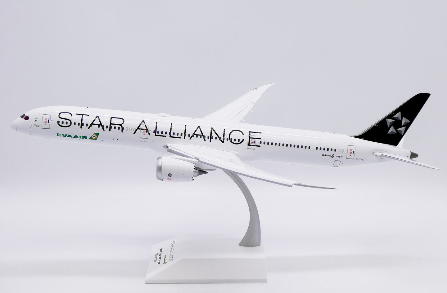 JC WINGS B787-10 DREAMLINER EVA AIR "STAR ALLIANCE LIVERY" (FLAPS DOWN) REG: B-17812