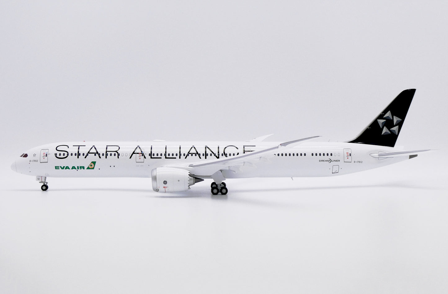 JC WINGS B787-10 DREAMLINER EVA AIR "STAR ALLIANCE LIVERY" (FLAPS DOWN) REG: B-17812