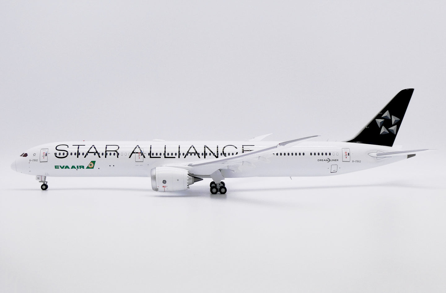 JC WINGS B787-10 DREAMLINER EVA AIR "STAR ALLIANCE LIVERY" (FLAPS DOWN) REG: B-17812