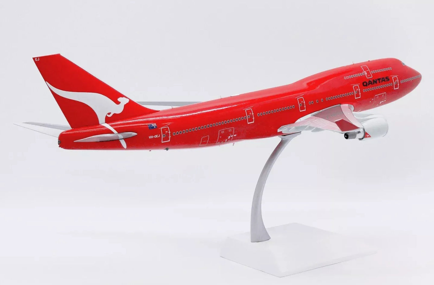 JC WINGS B747-400 QANTAS "ALL RED" REG: VH-OEJ