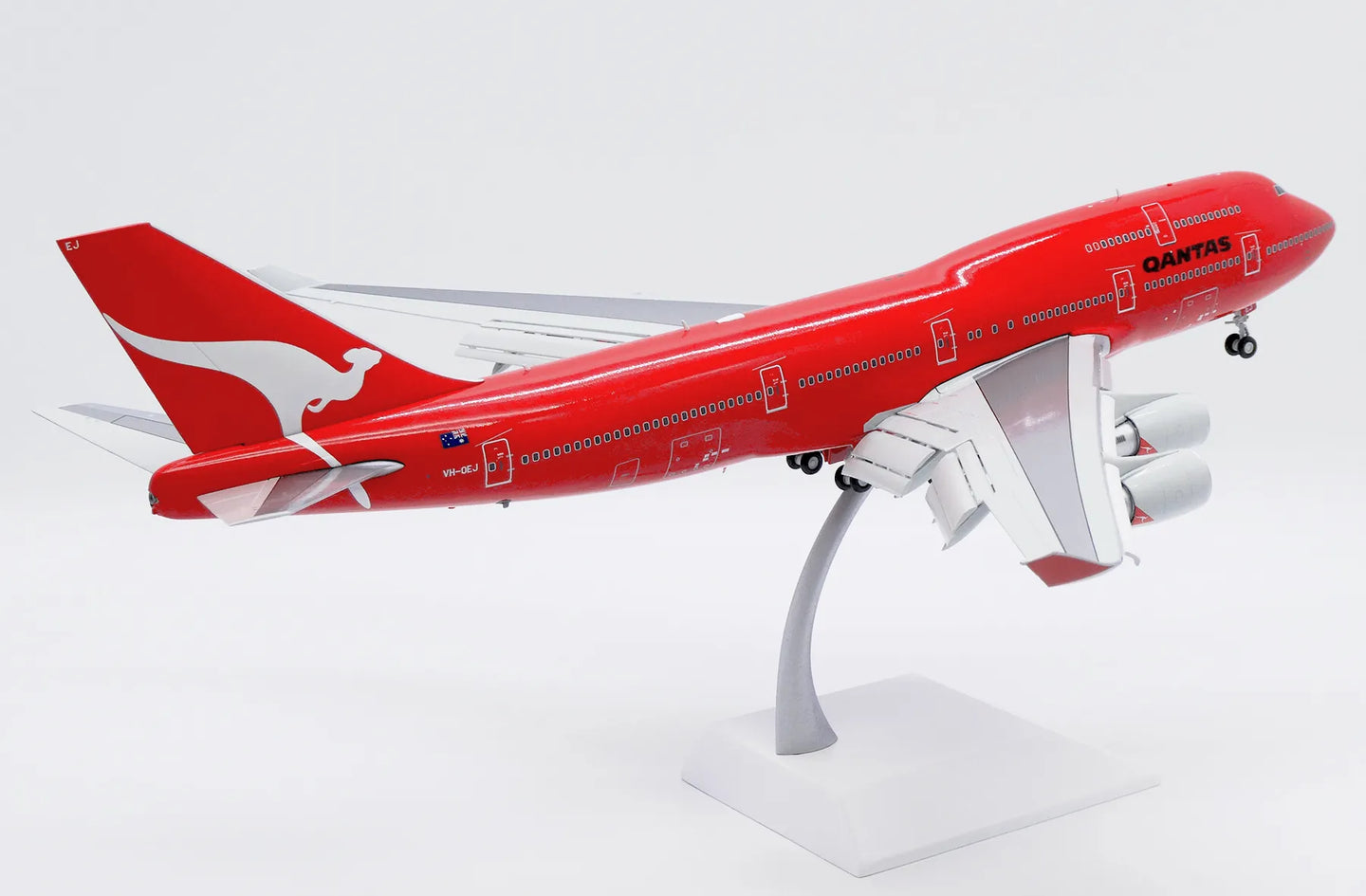 JC WINGS B747-400 QANTAS "ALL RED" (FLAPS DOWN) REG: VH-OEJ