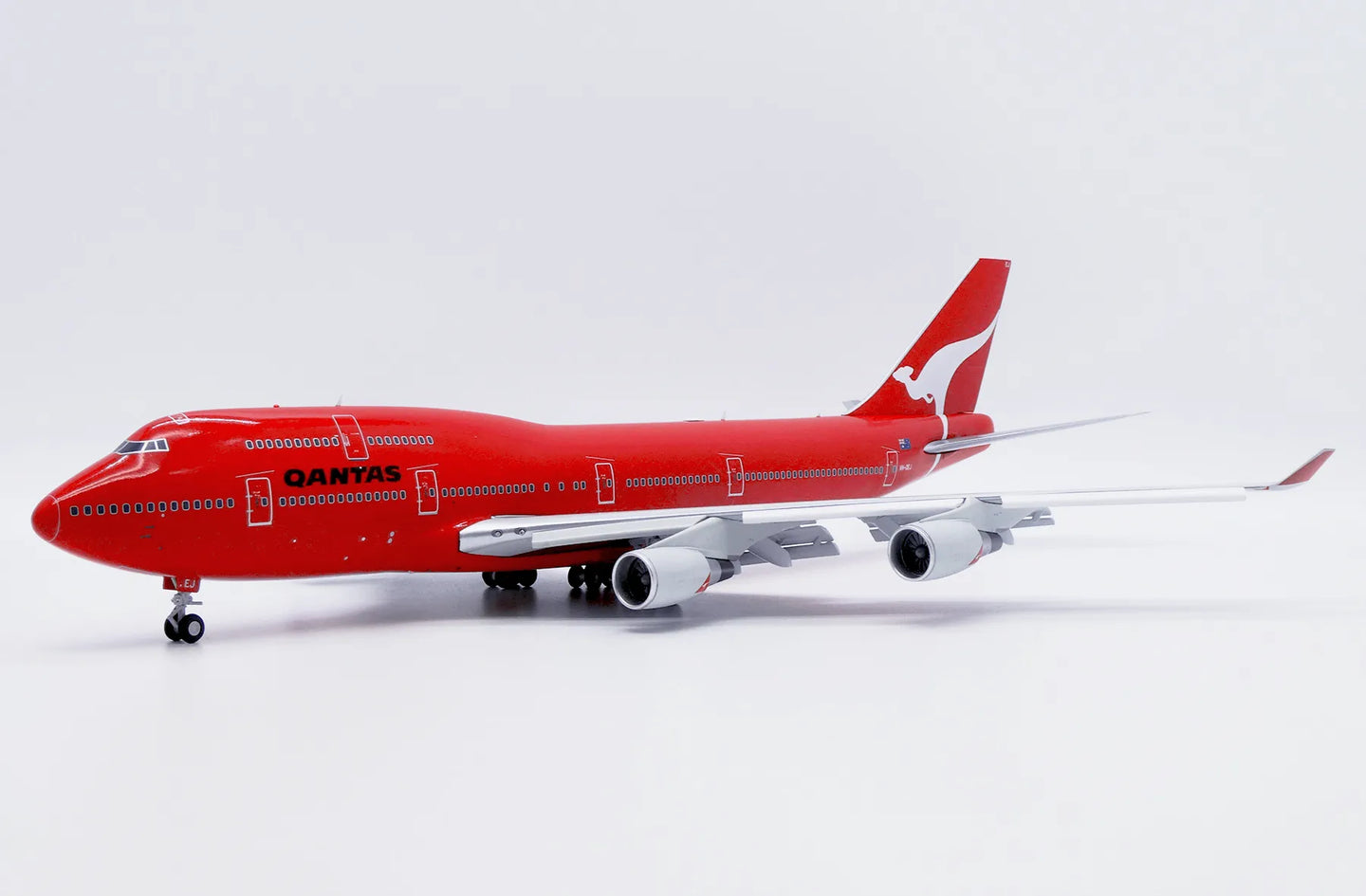 JC WINGS B747-400 QANTAS "ALL RED" (FLAPS DOWN) REG: VH-OEJ
