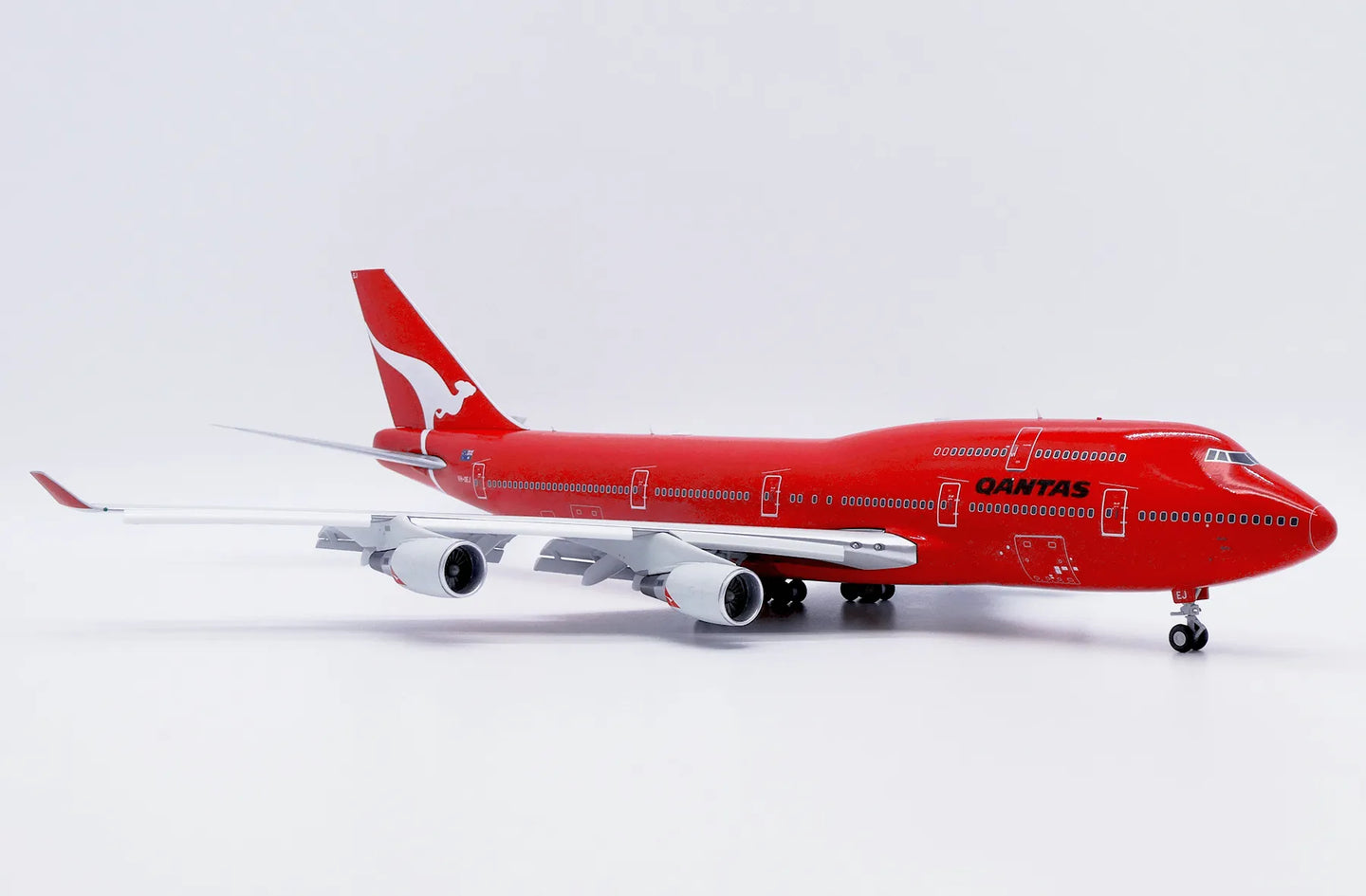 JC WINGS B747-400 QANTAS "ALL RED" (FLAPS DOWN) REG: VH-OEJ