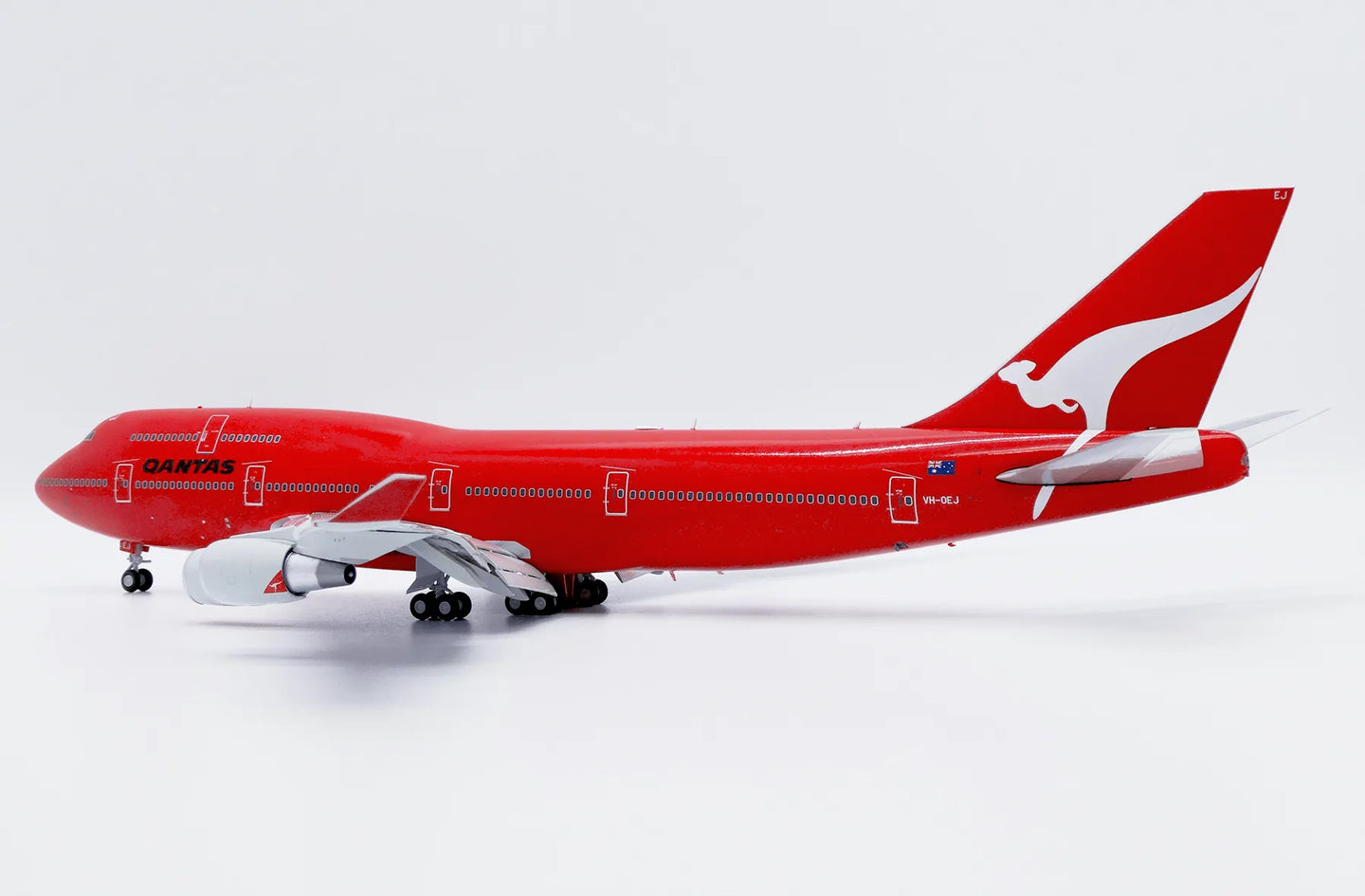 JC WINGS B747-400 QANTAS "ALL RED" (FLAPS DOWN) REG: VH-OEJ