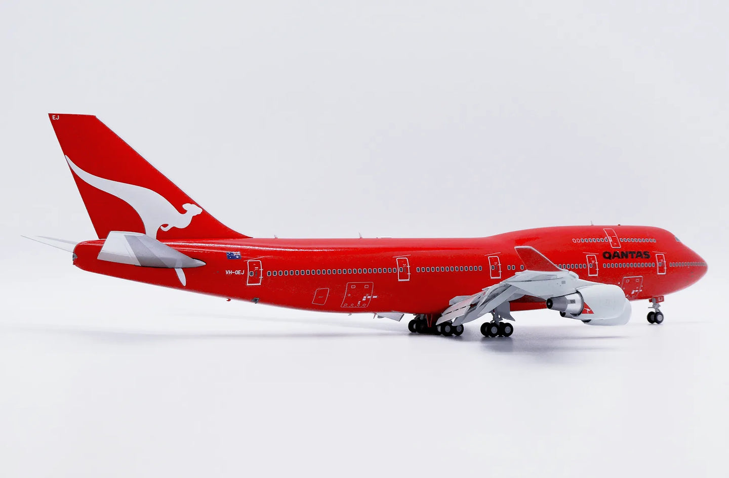 JC WINGS B747-400 QANTAS "ALL RED" (FLAPS DOWN) REG: VH-OEJ