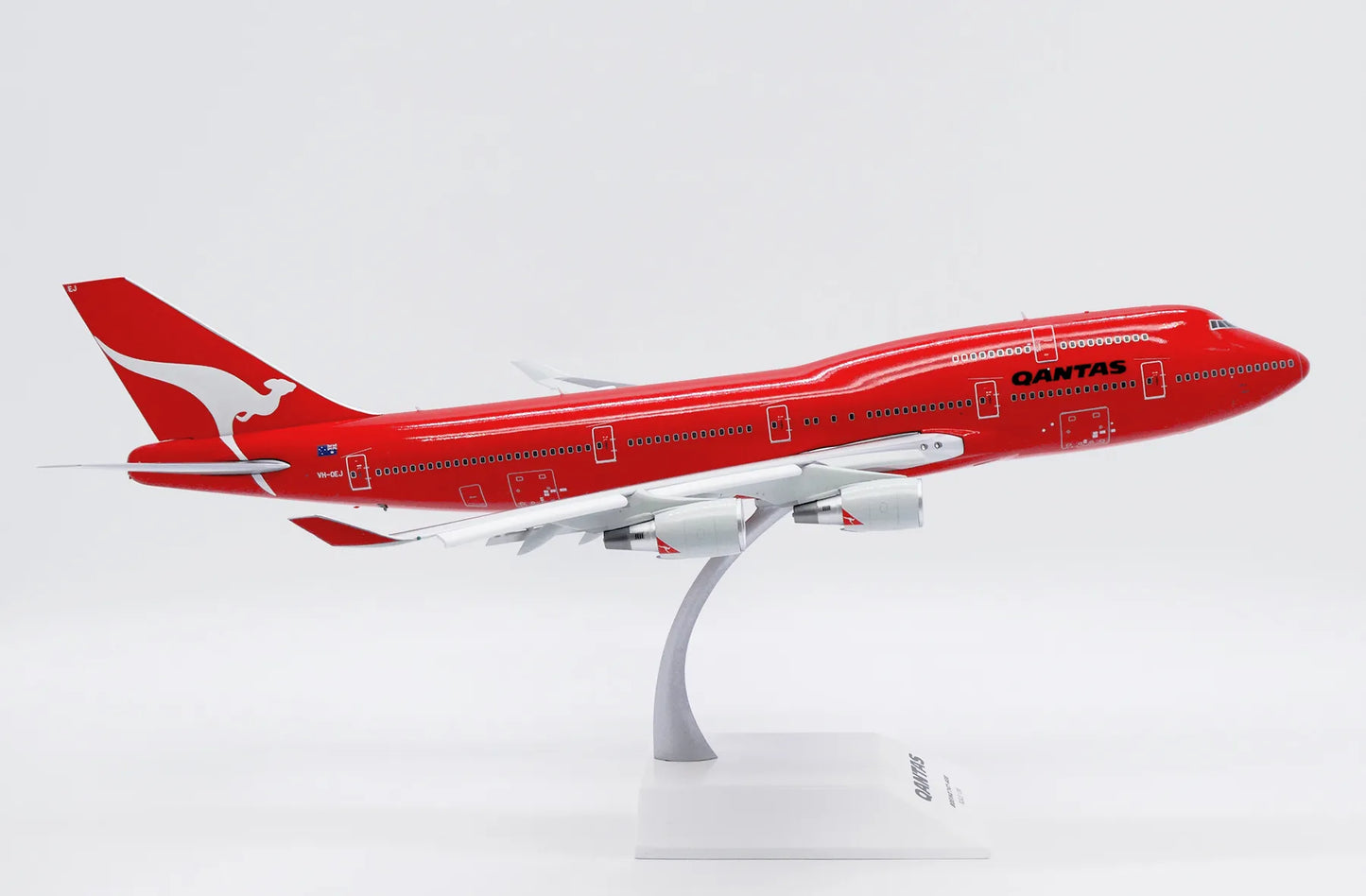 JC WINGS B747-400 QANTAS "ALL RED" (FLAPS DOWN) REG: VH-OEJ