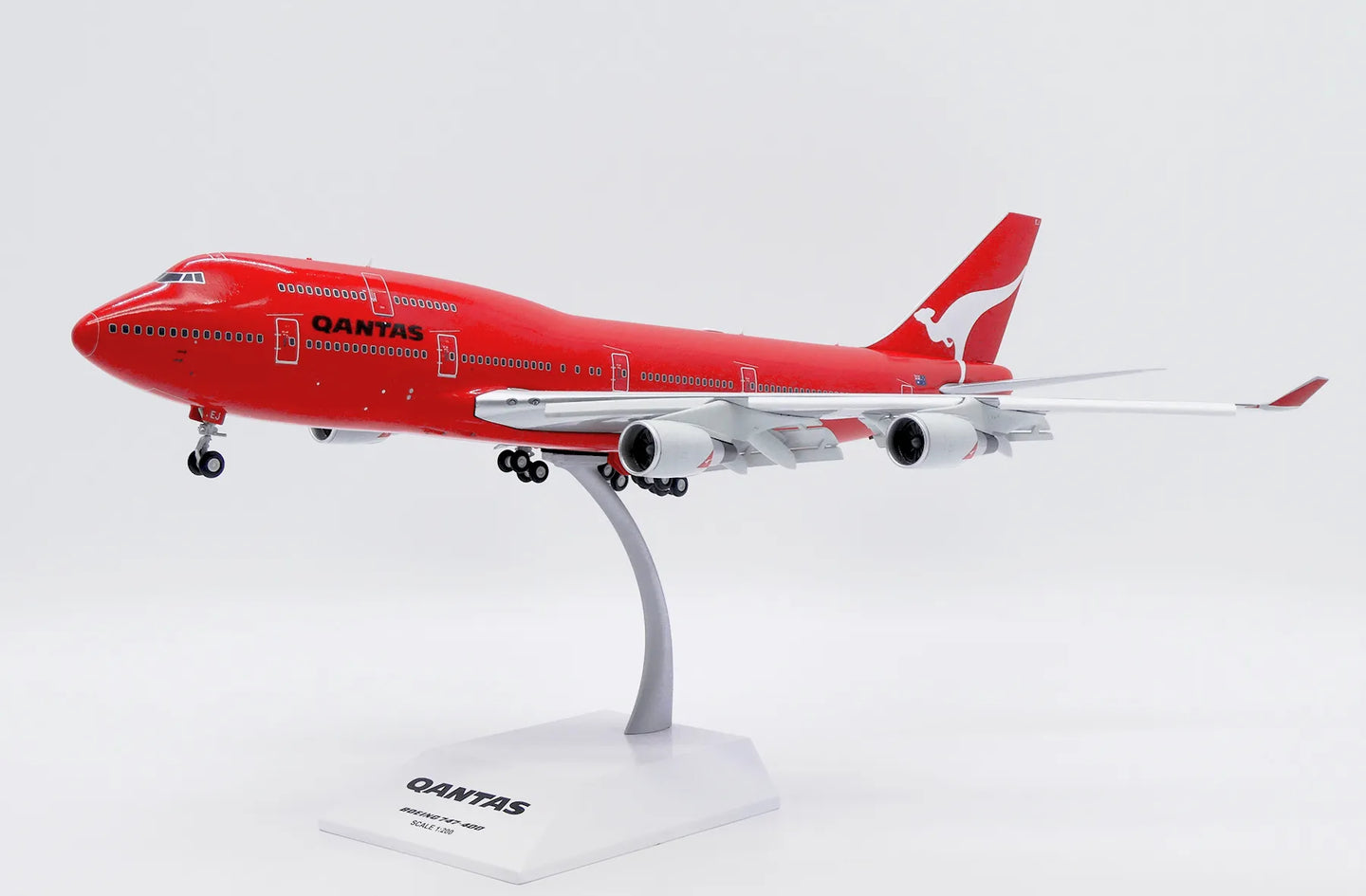 JC WINGS B747-400 QANTAS "ALL RED" (FLAPS DOWN) REG: VH-OEJ