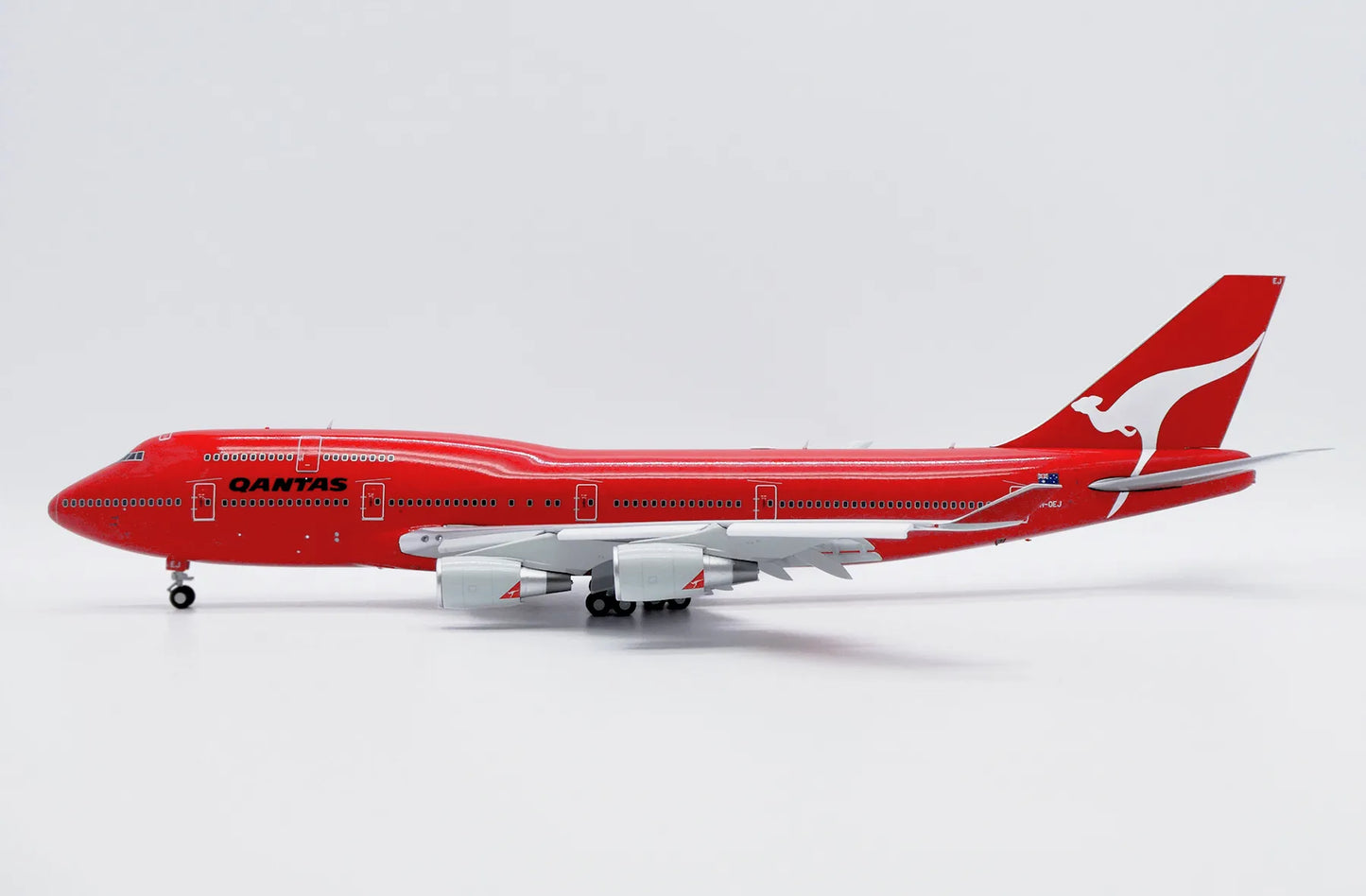 JC WINGS B747-400 QANTAS "ALL RED" (FLAPS DOWN) REG: VH-OEJ