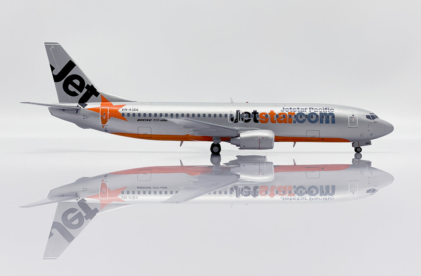 JC WINGS B737-400 JETSTAR PACIFIC REG: VN-A194