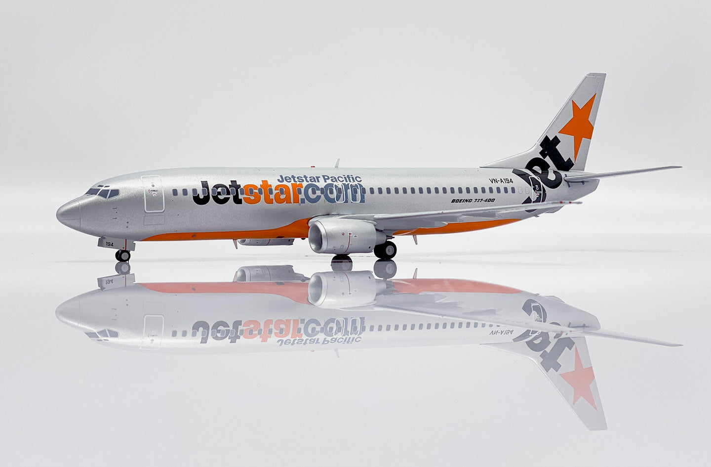 JC WINGS B737-400 JETSTAR PACIFIC REG: VN-A194