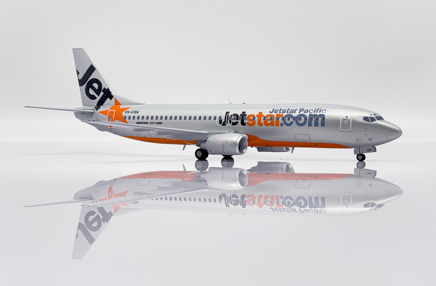 JC WINGS B737-400 JETSTAR PACIFIC REG: VN-A194