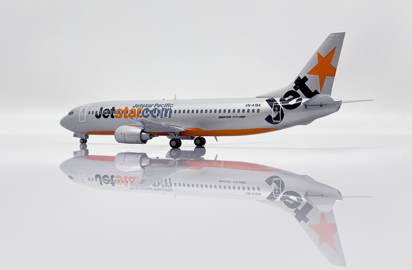 JC WINGS B737-400 JETSTAR PACIFIC REG: VN-A194