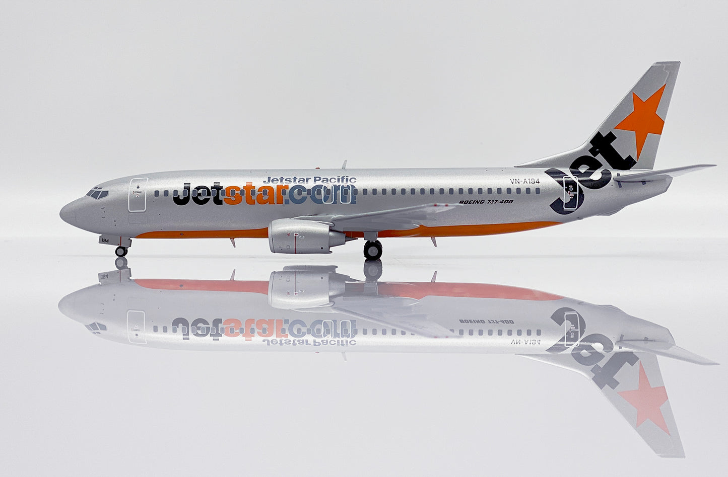 JC WINGS B737-400 JETSTAR PACIFIC REG: VN-A194