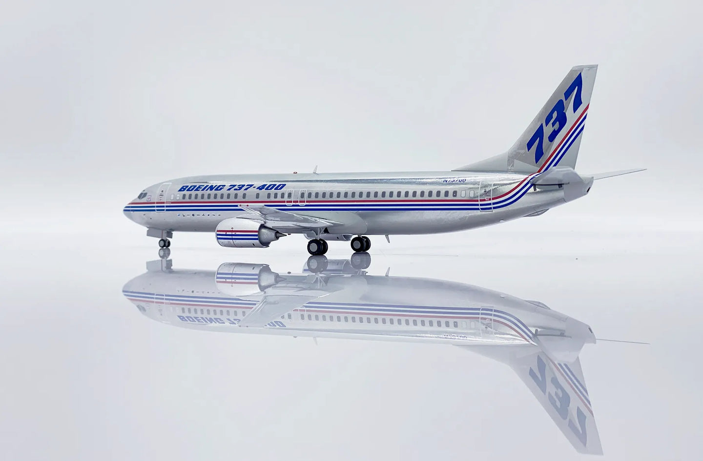JC WINGS B737-400 BOEING HOUSE COLOUR "POLISHED" REG: N73700